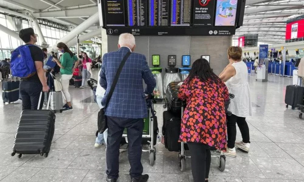 Βρετανία: Ανακοινώθηκε τι προκάλεσε χάος στις αερομεταφορές - Προβλημάτων συνέχεια και τις επόμενες ημέρες